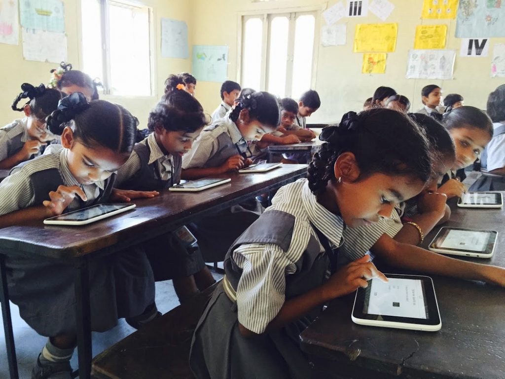 Pro & Kontra Teknologi Dalam Pendidikan India 